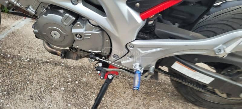 Suzuki Gladius SVF 650