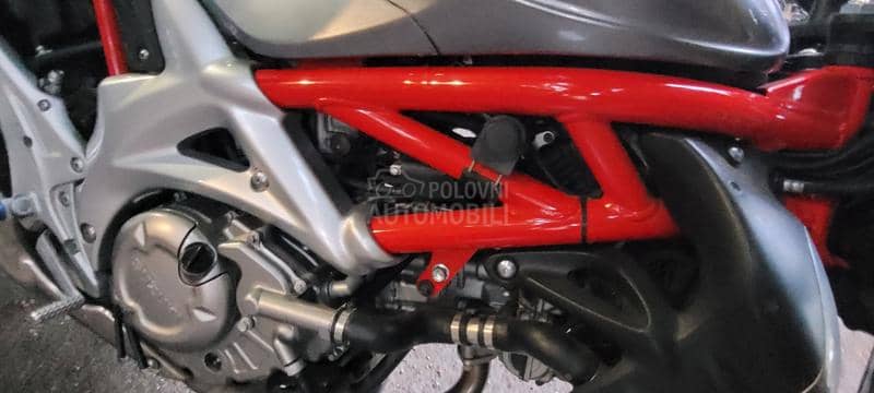 Suzuki Gladius SVF 650