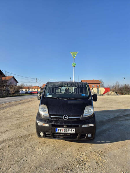 Opel Vivaro DTI 2.5