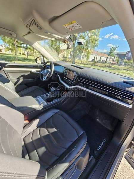 Volkswagen Touareg 3.0 V6 R-LINE/VAZDUH Volkswagen Touareg 3.0 V6 R-LINE/VAZDUH