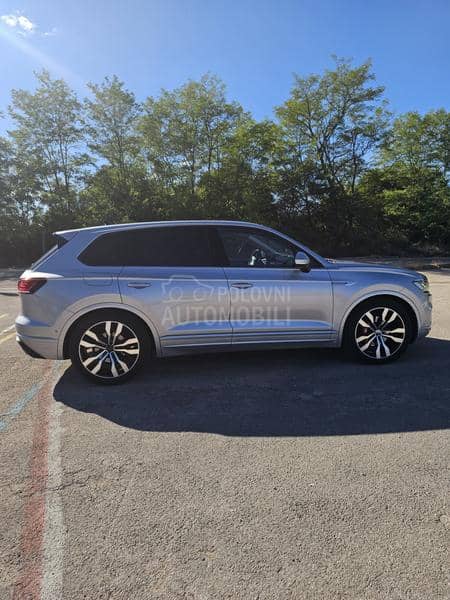 Volkswagen Touareg 3.0 V6 R-LINE/VAZDUH Volkswagen Touareg 3.0 V6 R-LINE/VAZDUH