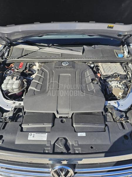 Volkswagen Touareg 3.0 V6 R-LINE/VAZDUH Volkswagen Touareg 3.0 V6 R-LINE/VAZDUH