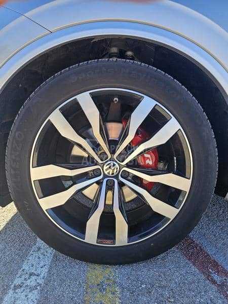 Volkswagen Touareg 3.0 V6 R-LINE/VAZDUH Volkswagen Touareg 3.0 V6 R-LINE/VAZDUH