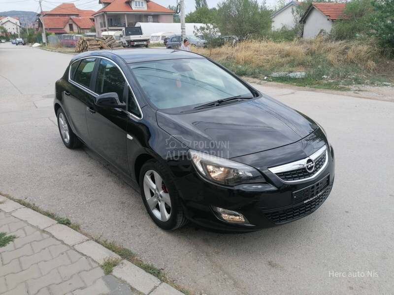 Opel Astra J 1.4i ESSENTIA CH