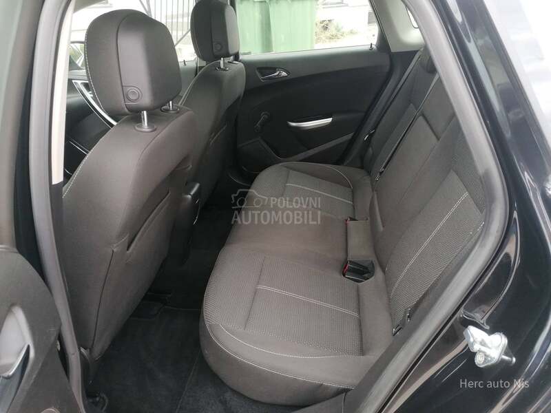 Opel Astra J 1.4i ESSENTIA CH