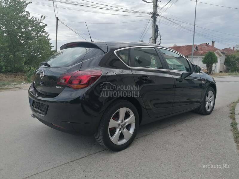 Opel Astra J 1.4i ESSENTIA CH