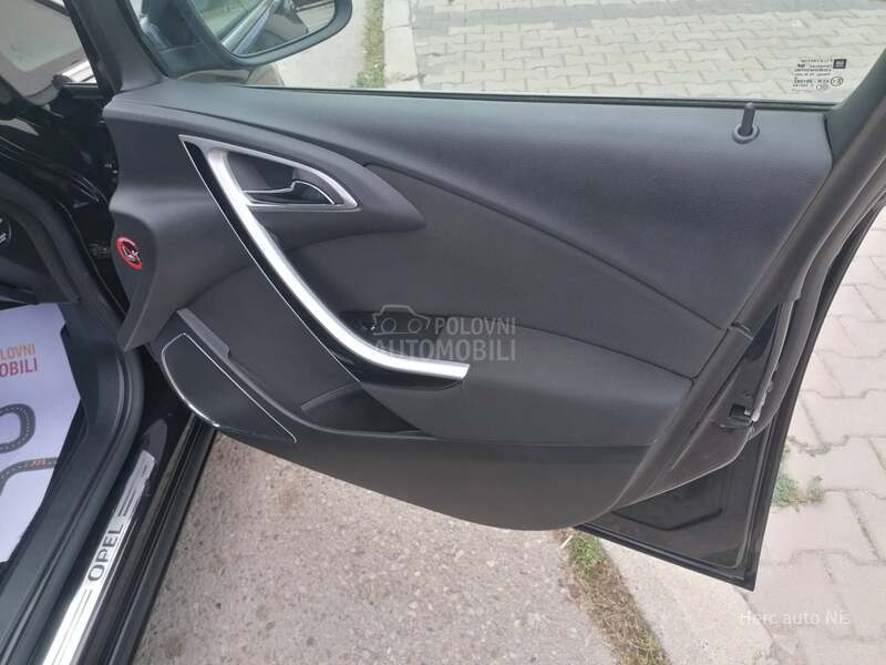 Opel Astra J 1.4i ESSENTIA CH