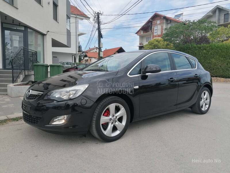 Opel Astra J 1.4i ESSENTIA CH