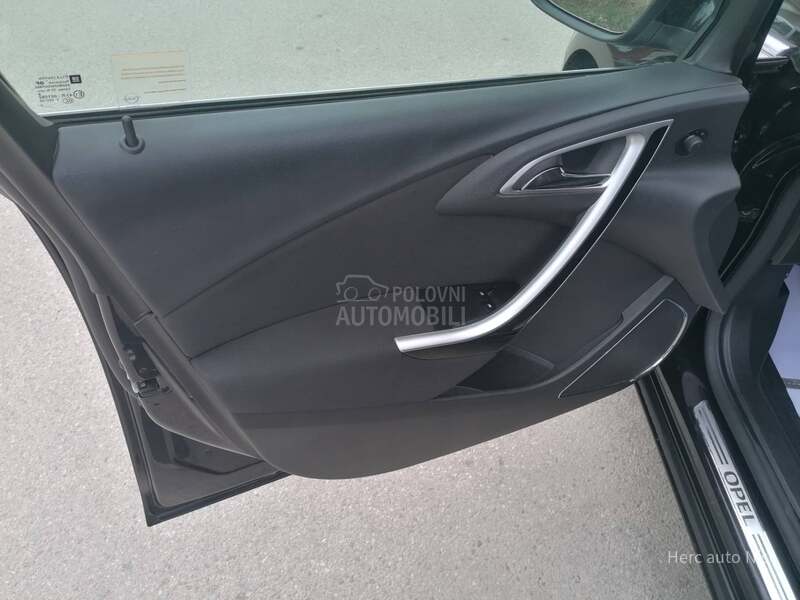 Opel Astra J 1.4i ESSENTIA CH