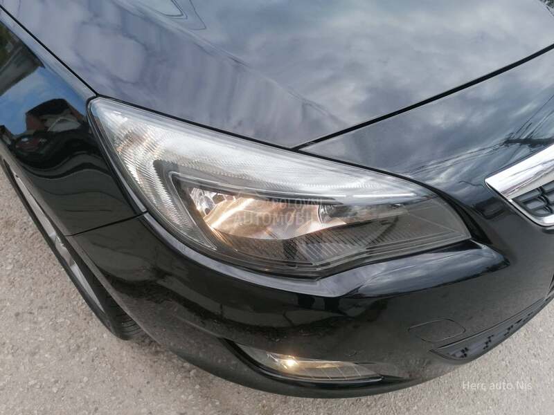 Opel Astra J 1.4i ESSENTIA CH