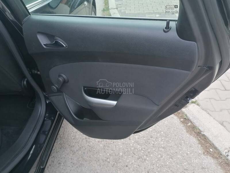 Opel Astra J 1.4i ESSENTIA CH