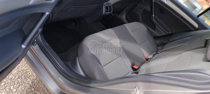 Volkswagen Golf 7 1.6 TDI BLUEMOTION