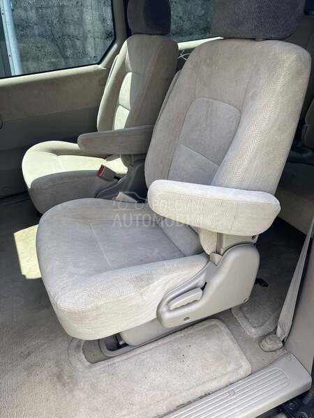 Kia Carnival 2005. god. -  kompletan auto u delovima