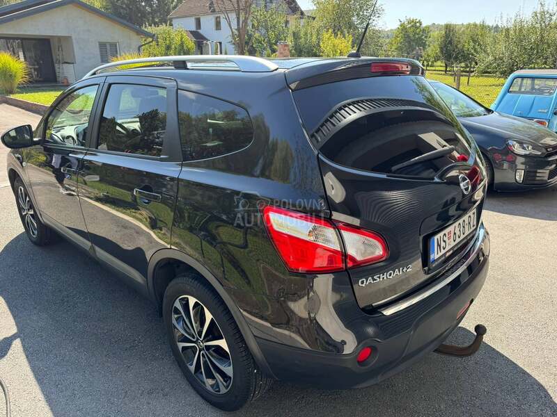 Nissan Qashqai + 2 