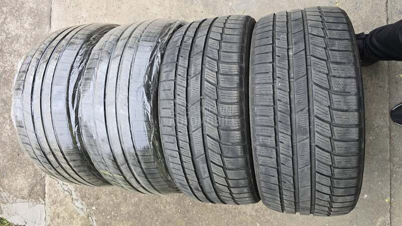 Toyo 255/35 R20 Zimska