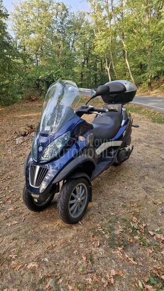 Piaggio MP3 B kategorija