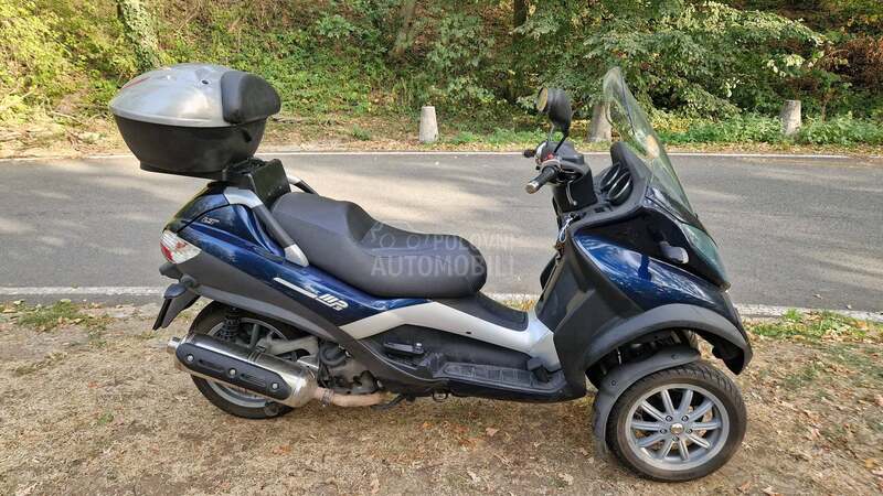 Piaggio MP3 B kategorija