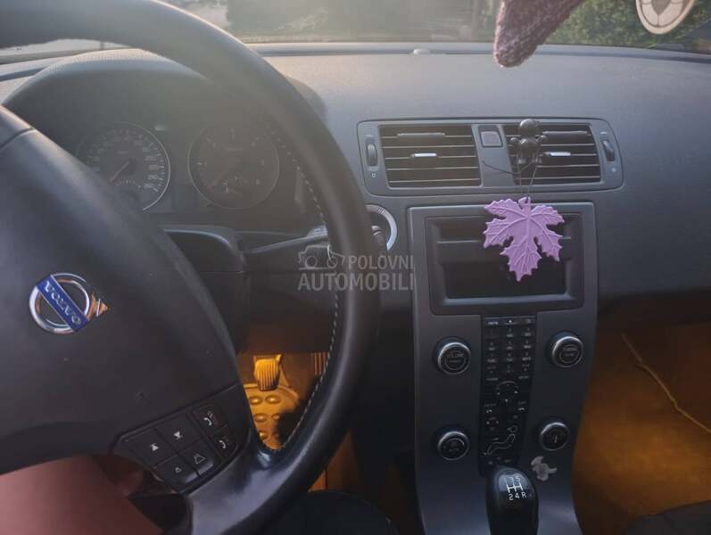 Volvo V50 