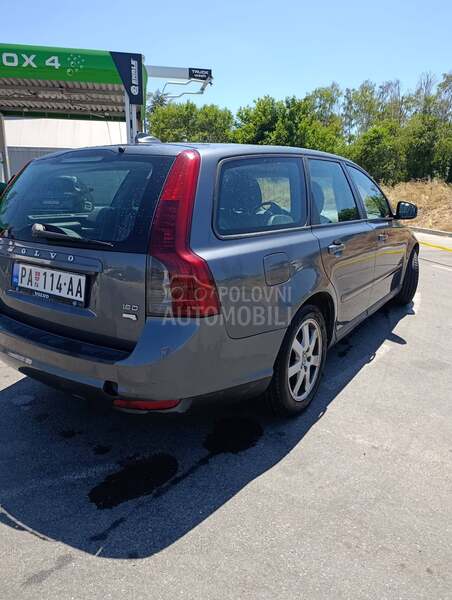 Volvo V50 