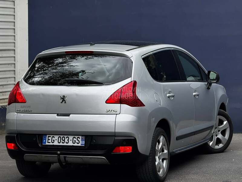 Peugeot 3008 1.6 HDI NAVY PANO