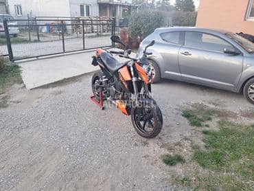 KTM Duke 690