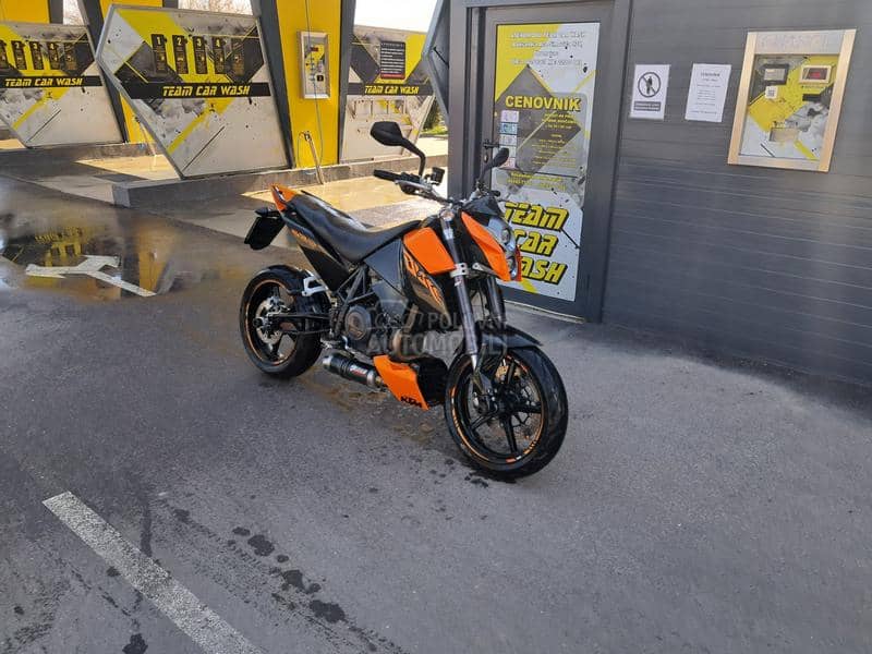 KTM Duke 690