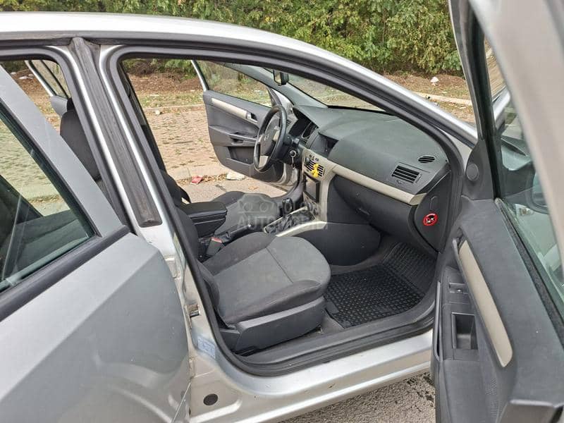 Opel Astra H 