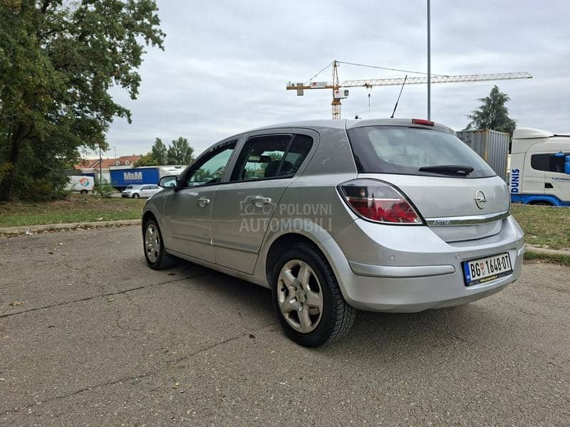 Opel Astra H 