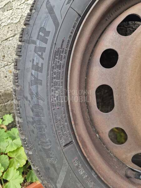 Goodyear 205/55 R16 Zimska