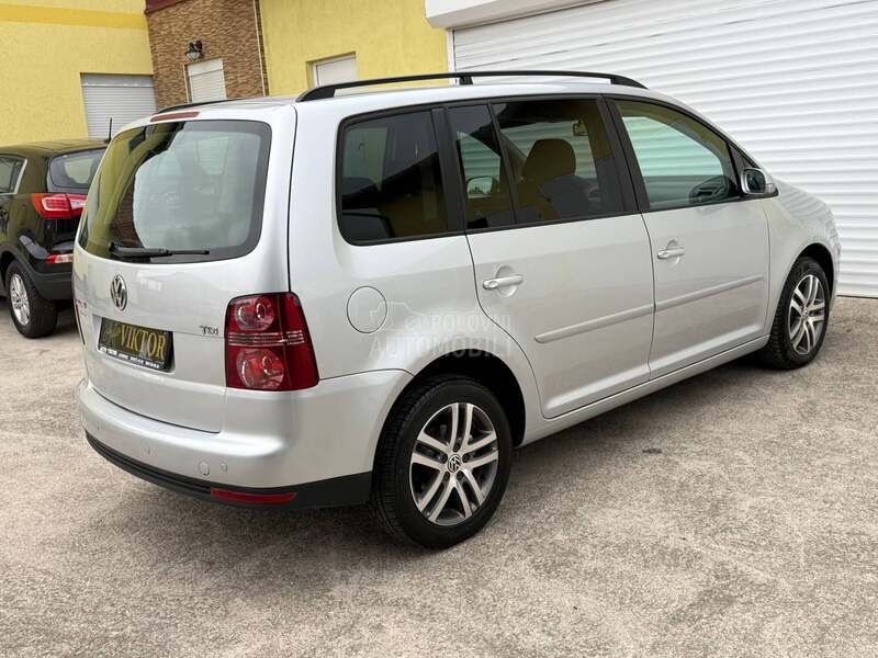 Volkswagen Touran R E Z E R V I S A N
