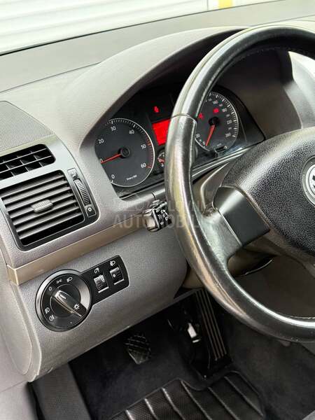 Volkswagen Touran R E Z E R V I S A N