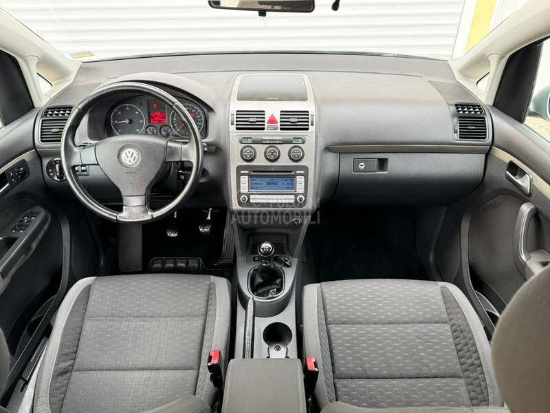 Volkswagen Touran R E Z E R V I S A N