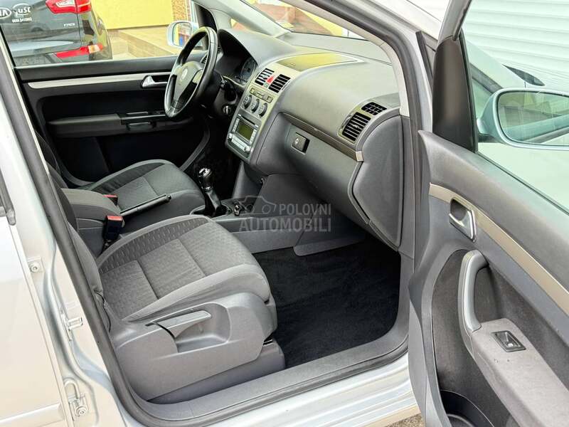 Volkswagen Touran R E Z E R V I S A N