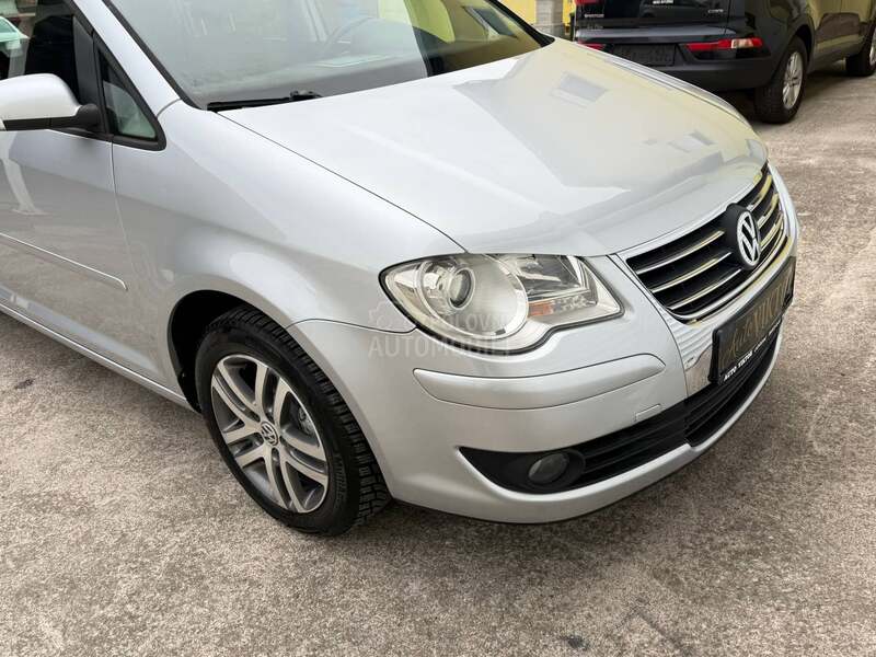Volkswagen Touran R E Z E R V I S A N
