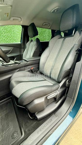 Peugeot 5008 1.5 blue Allure NOV