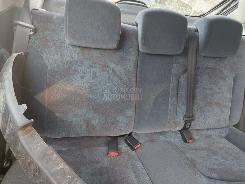 Peugeot 206 1.1 2002. god. -  kompletan auto u delovima