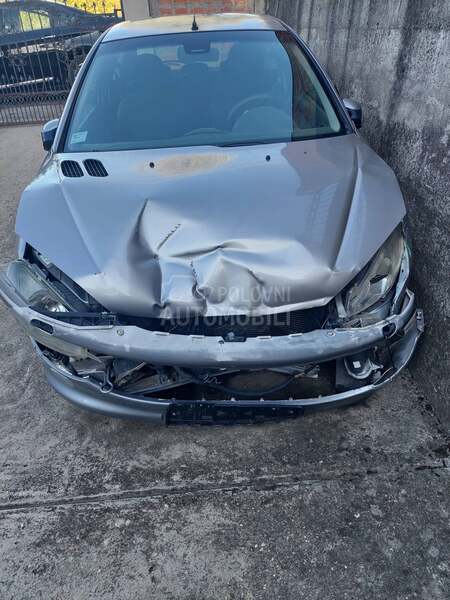 Peugeot 206 1.1 2002. god. -  kompletan auto u delovima