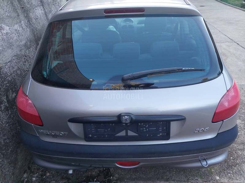 Peugeot 206 1.1 2002. god. -  kompletan auto u delovima