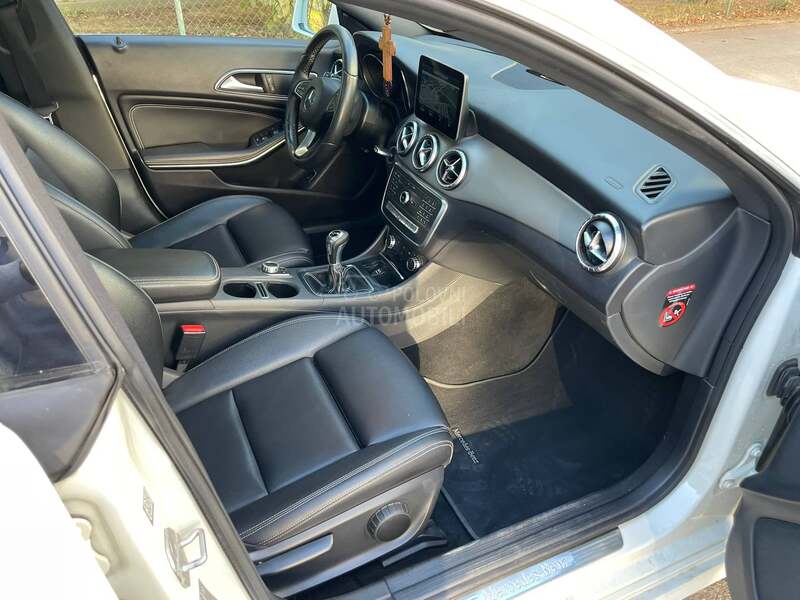Mercedes Benz CLA 180 