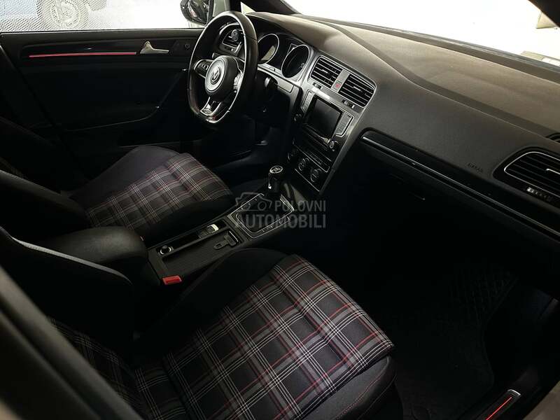 Volkswagen Golf 7 GTI CH