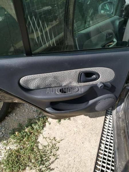 Renault Clio 2005. god. -  kompletan auto u delovima