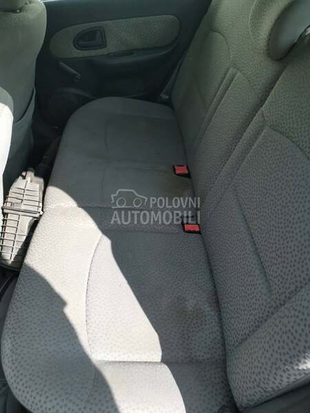 Renault Clio 2005. god. -  kompletan auto u delovima