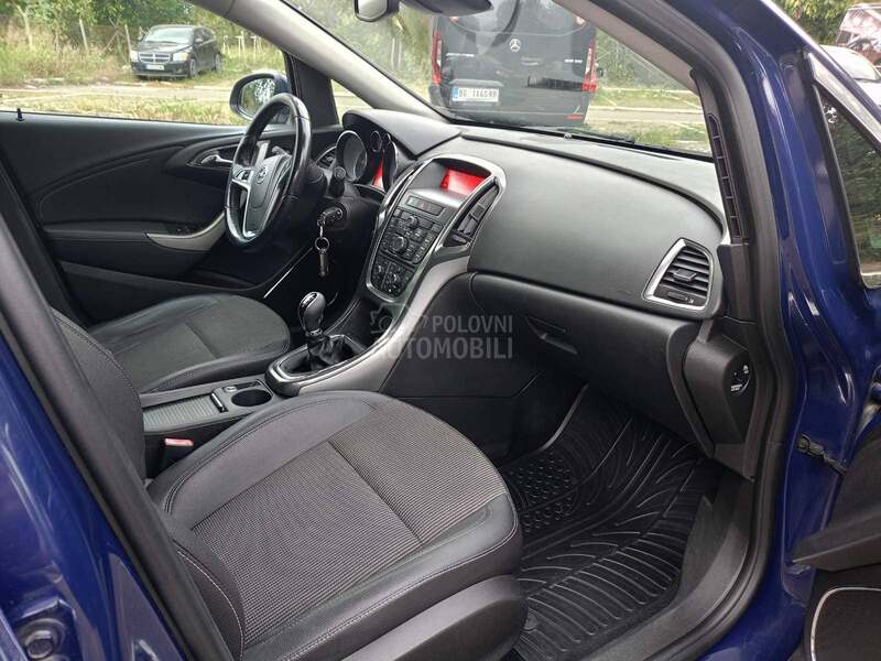 Opel Astra J 