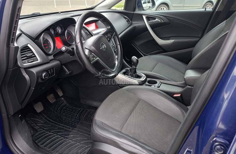 Opel Astra J 