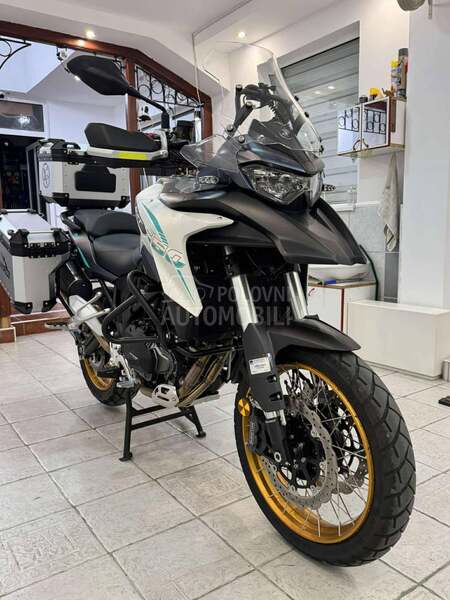 QJMOTOR SRT 550 X za me na