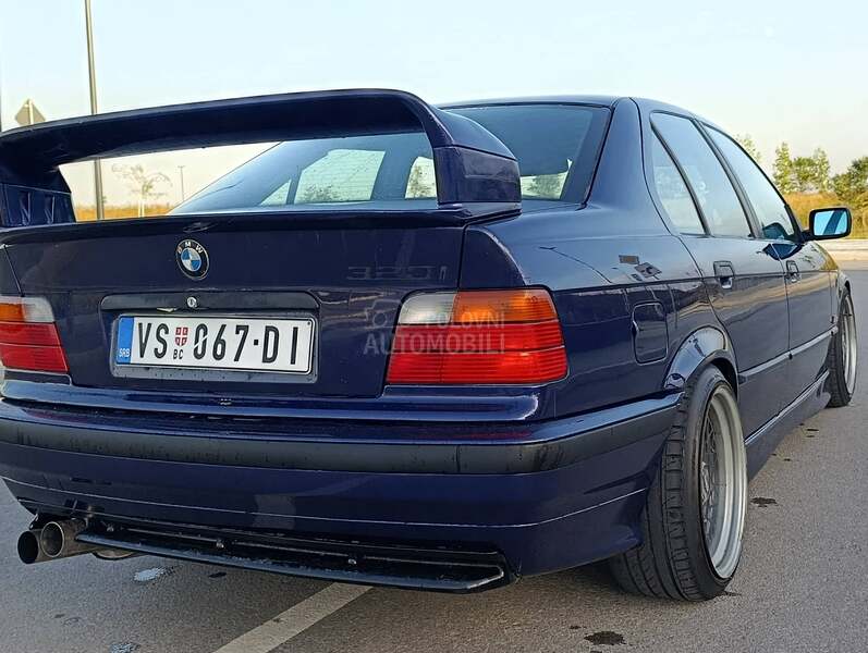 BMW 320 