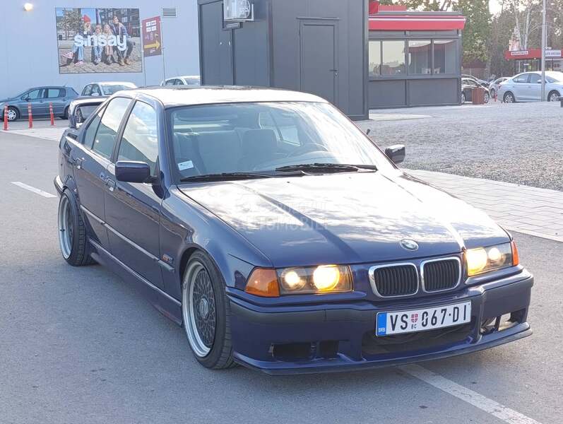 BMW 320 