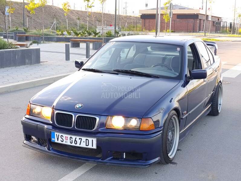 BMW 320 