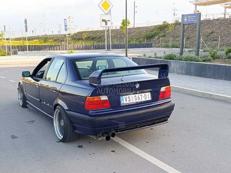 BMW 320 