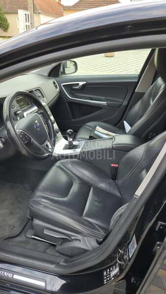 Volvo V60 2.4 D5 R design